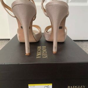Badgley mischka sz 8.5 grosgrain nude heels